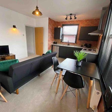 엠스워스 1 Bed Flat With Parking Near Town Centre 아파트 외부 사진