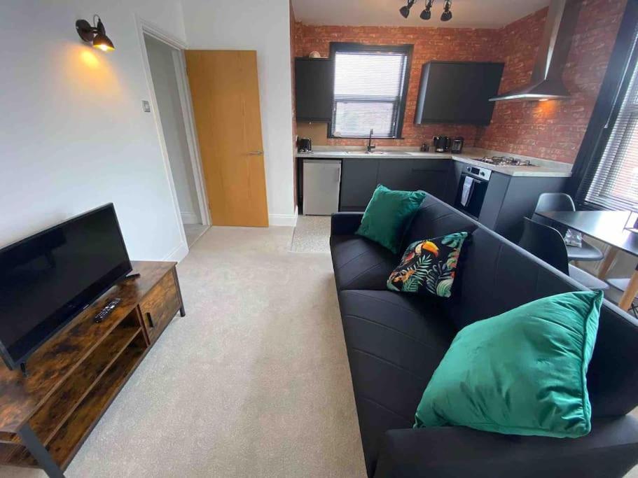 엠스워스 1 Bed Flat With Parking Near Town Centre 아파트 외부 사진