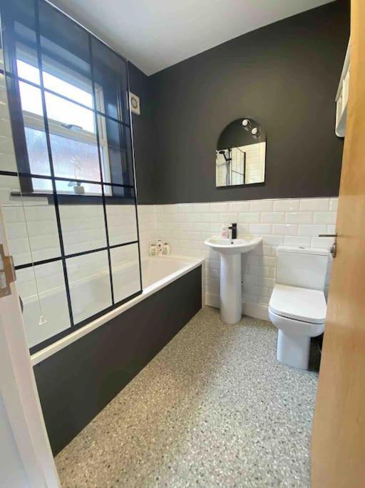 엠스워스 1 Bed Flat With Parking Near Town Centre 아파트 외부 사진