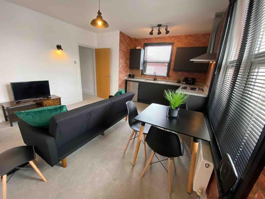 엠스워스 1 Bed Flat With Parking Near Town Centre 아파트 외부 사진