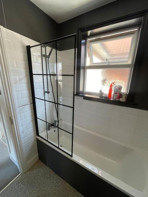 엠스워스 1 Bed Flat With Parking Near Town Centre 아파트 외부 사진