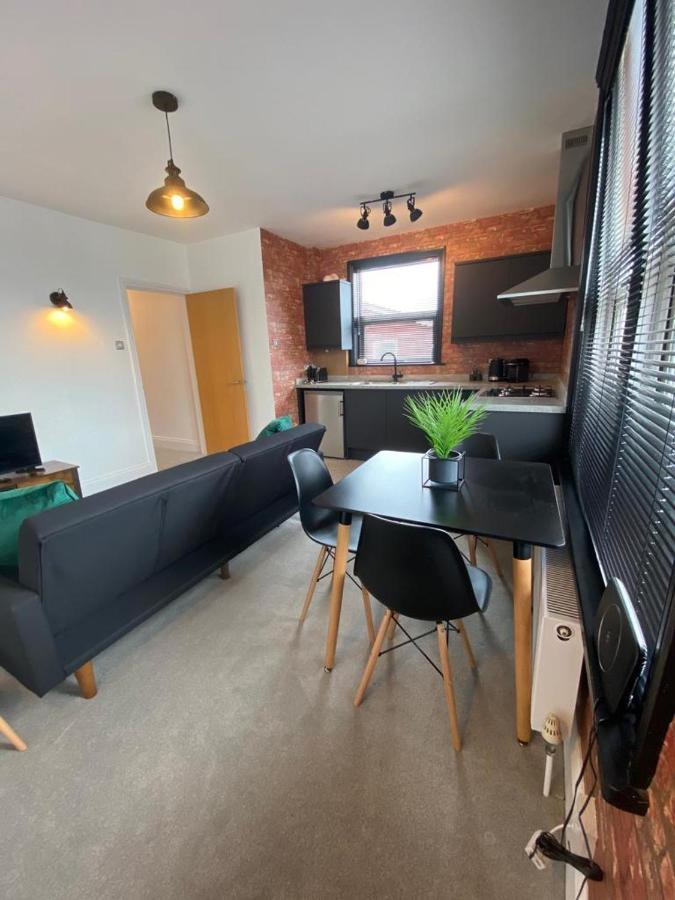 엠스워스 1 Bed Flat With Parking Near Town Centre 아파트 외부 사진